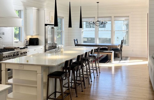 Old Village House | LOCATION! 5 min to beach & DWTN! Walk to Restaurants, Parks, Shops, Nightlife!