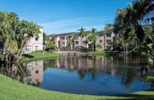Davie Apartment | *LOCATION* Centrally located 1/1 condo near South Florida's popular attractions
