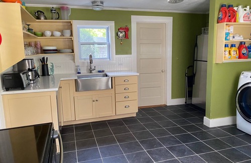 Oak Bluffs House | Location, Charm, & Steps to Town/Beach - Central AC, 100% Renewable Energy