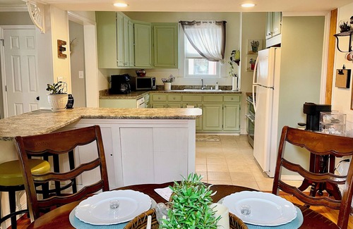 Georgetown Cottage | Location! Comfy Beds~Hot Tub~6mi KY Horse Park~Walkable