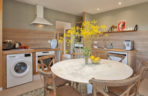 Calvi Apartment | location de vacances Olivier jardin privatif et piscine chauffée partagée