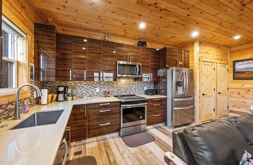 Chalet Village North Cabin | Location! Gatlinburg Family Favorite!