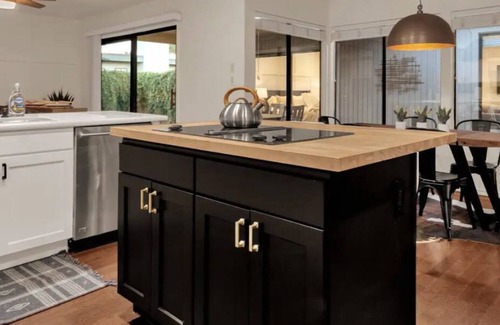 Eastwood House | Location! Golf Spa Shopping Stay in the heart of Scottsdale!