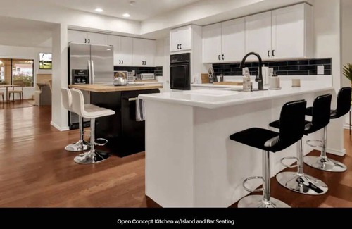 Eastwood House | Location! Golf Spa Shopping Stay in the heart of Scottsdale!