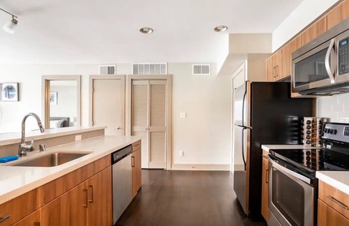 Marina del Rey Apartment | Location ! Harbor Views ! Luxury condo ! Chic Pied à Terre !