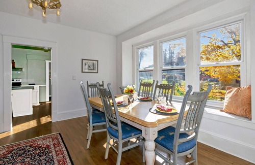 Newland House | Location! Hike, Golf, Tube, Raft, Mtns! Fenced-in yard, dogs allowed. 2 bd, 1 ba