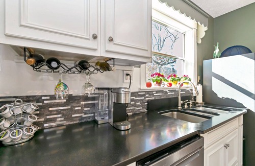 Newland House | Location! Hike, Golf, Tube, Raft, Mtns! Fenced-in yard, dogs allowed. 2 bd, 1 ba