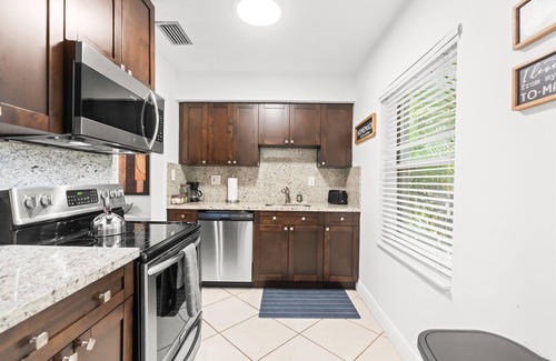 South Miami House | Location Huge yard Managed by BNR Vacation Rentals