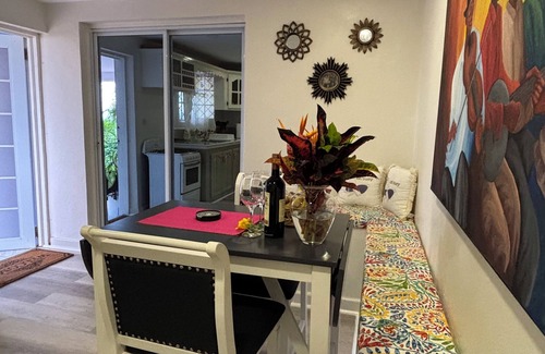 Charlotte Apartment | LOCATION IS OUR BEST ACCOMODATIONn