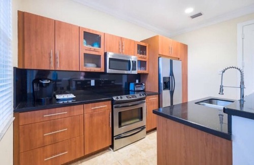 Harbordale House | Location, Location, & Luxury! W/3br 3.5bath