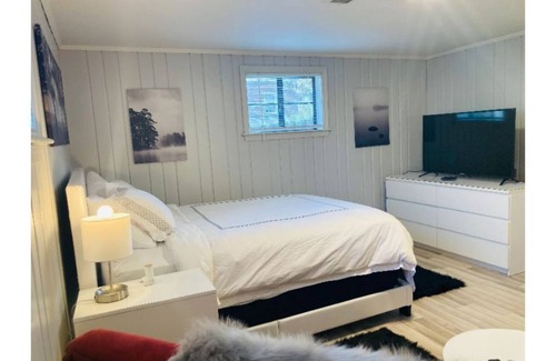 Buzzard Point Apartment | Location Location Crystal City mins to Washington, DC DCA