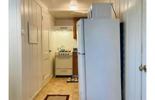 Buzzard Point Apartment | Location Location Crystal City mins to Washington, DC DCA