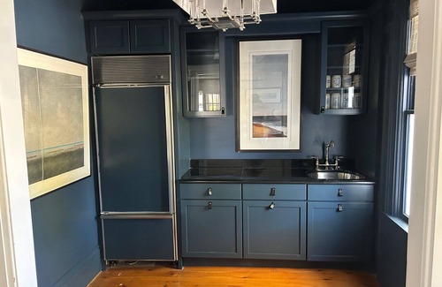 Birmingham Apartment | LOCATION! LOCATION! LOCATION!nWelcome to The Purple House!