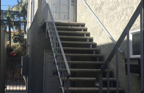 Belmont Shore Apartment | location, location, location