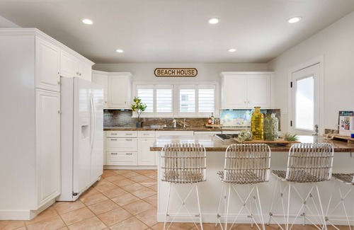 Downtown House | LOCATION, LOCATION, LOCATION! 7 Bedrooms - VIEW - Steps to Sand/Ocean/Pier