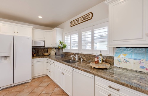 Downtown House | LOCATION, LOCATION, LOCATION! 7 Bedrooms - VIEW - Steps to Sand/Ocean/Pier