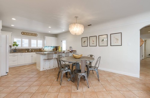 Downtown House | LOCATION, LOCATION, LOCATION! 7 Bedrooms - VIEW - Steps to Sand/Ocean/Pier