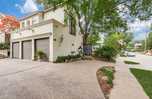 Knox - Henderson Apartment | Location Location Location Location close to SMU and Knox Henderson