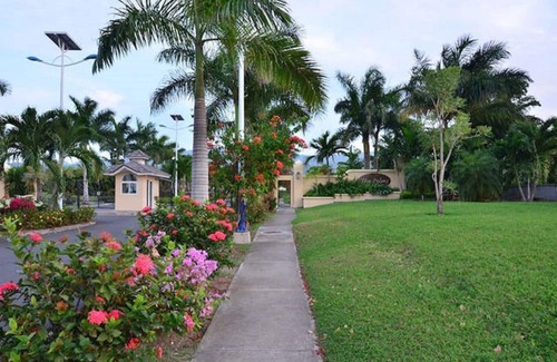 Priory House | Location!Location!Location! Near Dunn's River.