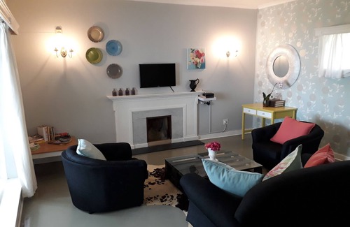 Morningside Apartment | Location, location, location and newly decorated with views