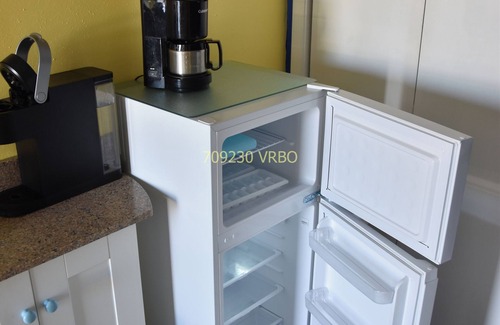 Golden Beach Apartment | LOCATION! LOCATION! Lovely Venice Villa - 2 min walk to beach!