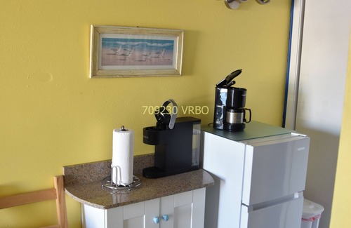 Golden Beach Apartment | LOCATION! LOCATION! Lovely Venice Villa - 2 min walk to beach!