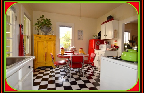 Santa Barbara Cottage | LOCATION, LOCATION, LOCATION - Hubba Hubba Get Down Downtown!