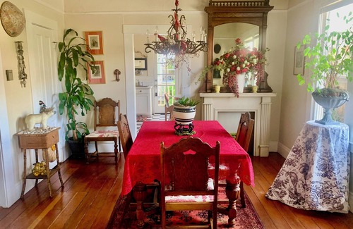 Santa Barbara Cottage | LOCATION, LOCATION, LOCATION - Hubba Hubba Get Down Downtown!