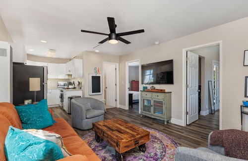 Solana Beach Apartment | Location! Longer Stay! Two bedroom Coastal Flat!