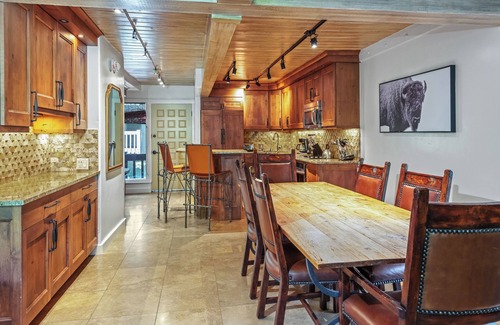 Snowmass Village Condo | Location & LUXURY! 2bd2ba HotTub & amenities galore on slopes of Snowmass Resort