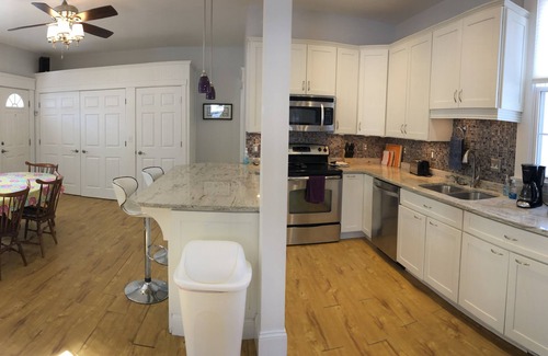 Corryville House | Location & Luxury Near University of Cincinnati, Hospitals, and Downtown