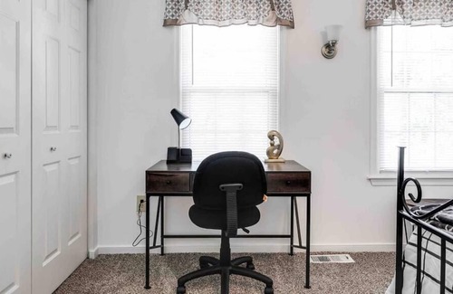 Tuckahoe House | LOCATION mins to shops &restaurants/fully fenced