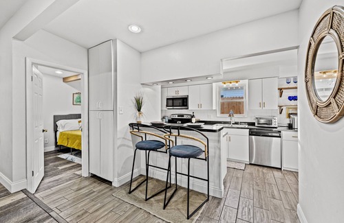 North East Park House | Location! Minutes from downtown St Pete, MCM Pool Home Walk to Everything