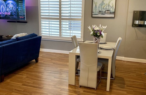 Braeswood Place House | LOCATION! NRG/Med Center Townhome 2 Bdr 2 Car Garage Resort Style Pool&Gym