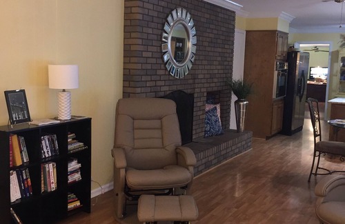 Hixson House | LOCATION, PRIVACY, POOL
