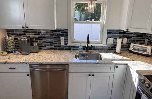 Vineyard Haven Cottage | LOCATION & QUALITY! Right in town, freshly renovated, near everything u need!
