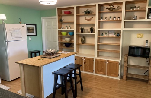 New Glasgow House | Location! Restaurants, Shops, and Parks, All Within Walking Distance!