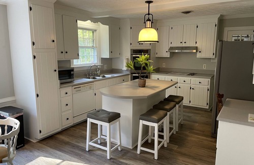 Chesterfield House | Location! Secluded Three bedrooms Brick Ranch includes utilities 30+ day rental