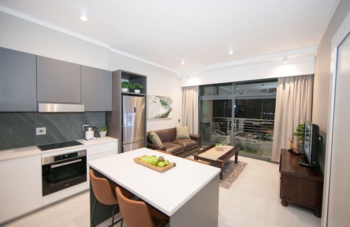 Menlyn Apartment | ⭐️⭐️⭐️⭐️⭐️ Location Style Convenience @ Menlyn Maine