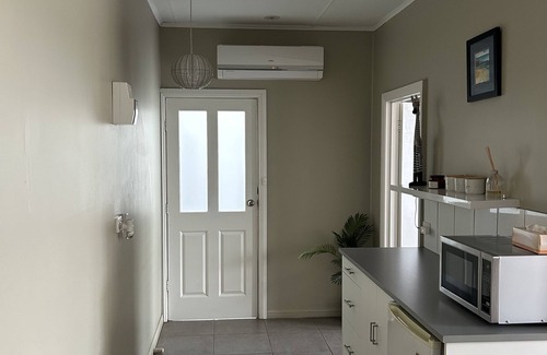 Port Macdonnell Apartment | LOCATION The Beach House Studio - Unique Seafront Affordable and Pets Negotiable