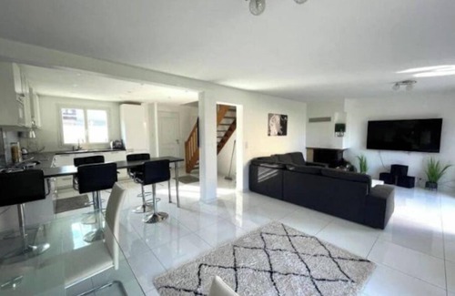 Lagny-sur-Marne House | Location Très Grande Maison Pour les JO Juillet et Août 2024