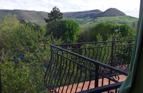 Saint-Victor-et-Melvieu Apartment | Location Vacances Appartement Dans Maison Village. Au Pays des Raspes du Tarn