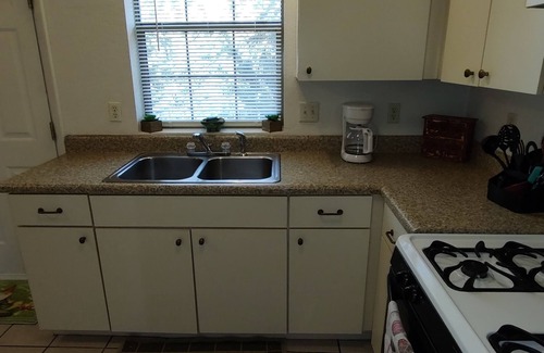 Tyrone Apartment | Location very convenient. Available for extended stay rates.
