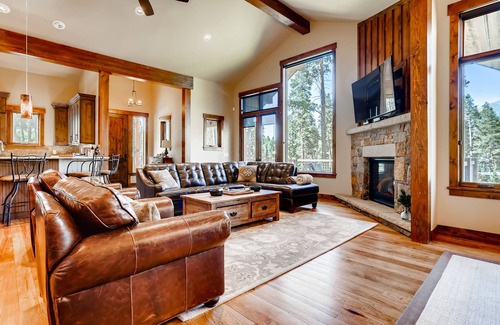 The Highlands House | Location! Views! Luxury! Space for everyone!