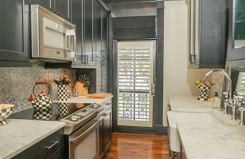 West Naples Condo | Location+! Walk everywhere. 30 day min. Stay requirement Per HOA!