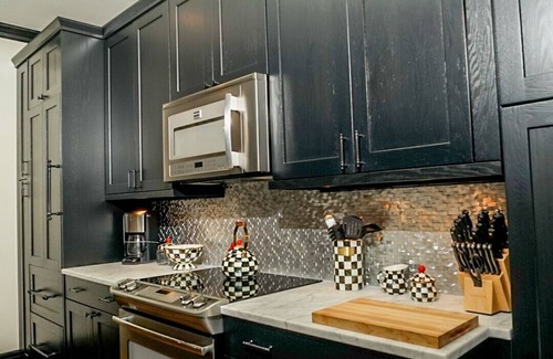 West Naples Condo | Location+! Walk everywhere. 30 day min. Stay requirement Per HOA!