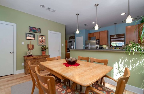 East Cesar Chavez House | Location! Walk to Downtown and Rainey St. Comfy fully stocked home with large patio and garden.