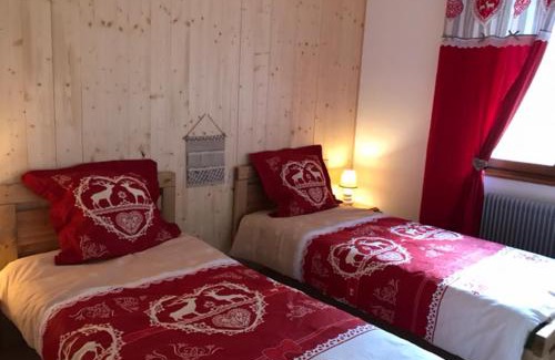 Besse-et-Saint-Anastaise Apartment | Locations de la cascade 4 personnes