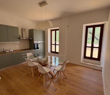 Scopoli House | Locazione Turistica al Castello di Scopoli, situata tra Pale e Rasiglia sulla via Francigena a due passi da Sellano Foligno Assisi e Spoleto