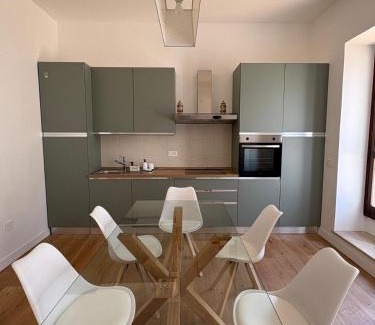 Scopoli House | Locazione Turistica al Castello di Scopoli, situata tra Pale e Rasiglia sulla via Francigena a due passi da Sellano Foligno Assisi e Spoleto
